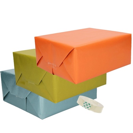 3x kraft cadeaupapier met rolletje plakband oranje/groen/blauw