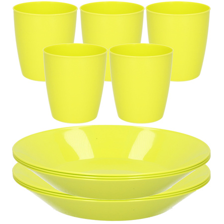 Plastic breakfast/dinner 12x plates dia 26 cm and 10x cups 300 ml set green