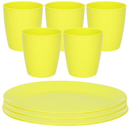 Plastic breakfast/dinner 8x plates dia 26 cm and 8x cups 430 ml set green