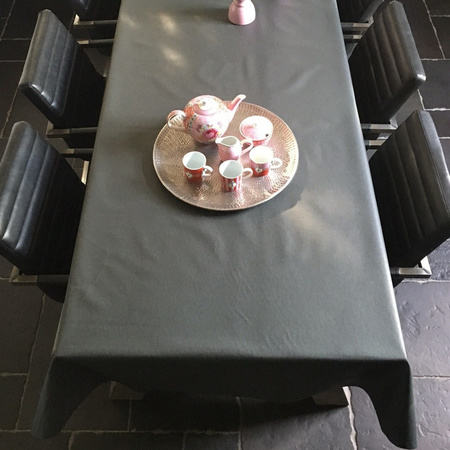 Luxurious outdoor tablecloth anthracite grey 140 x 200 cm rectan